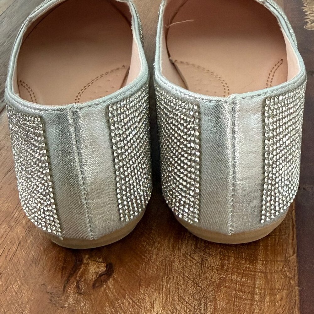 NWOT Forever Comfort Silver Rhinestone Ballet Flats Size 6 - Picture 6 of 10